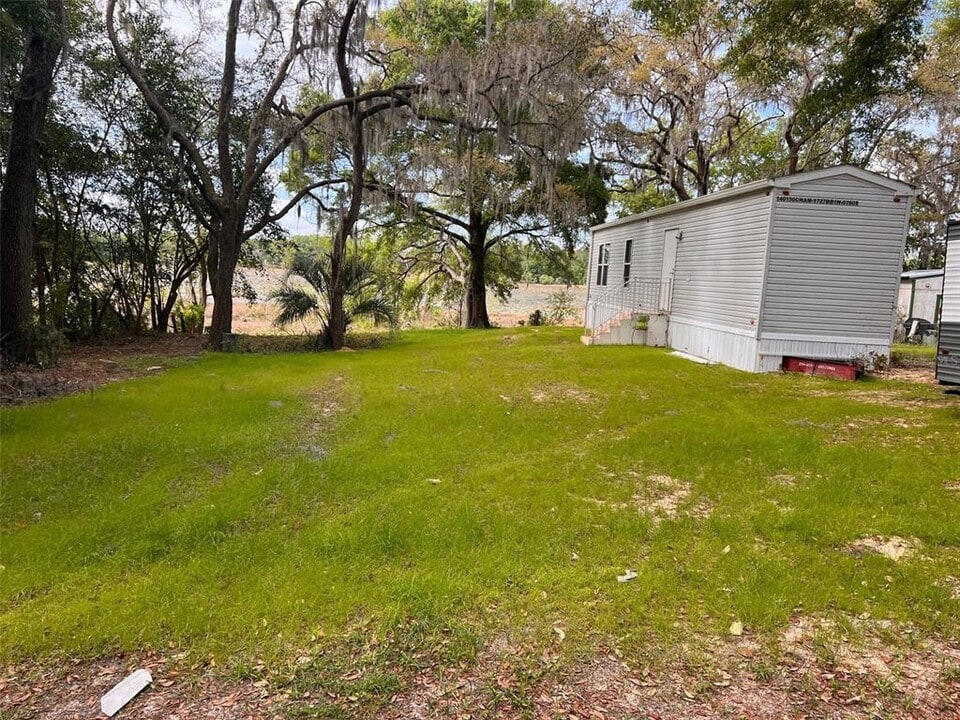 8429 SE 68th Ct in Trenton, FL - Building Photo