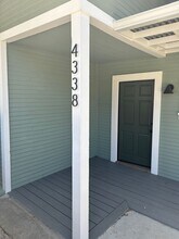 Newly renovated 2 bedroom 2 bathroom in a great location in Los Angeles, CA - Building Photo - Building Photo