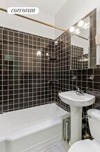 220 E 87th St in New York, NY - Building Photo - Building Photo