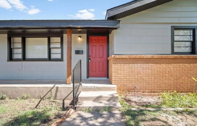 2004 45th St in Lubbock, TX - Building Photo - Building Photo
