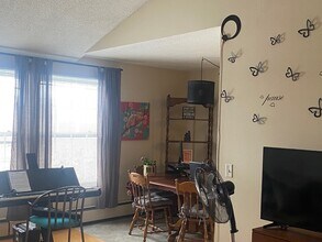 821 Smetana Rd, Unit 7 in Hopkins, MN - Foto de edificio - Building Photo