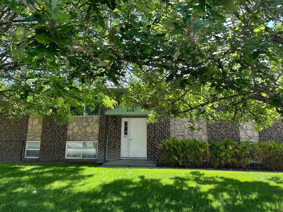 240 Margaret Dr in Gering, NE - Building Photo