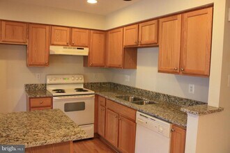 7018 Oak Grove Way in Elkridge, MD - Building Photo - Building Photo