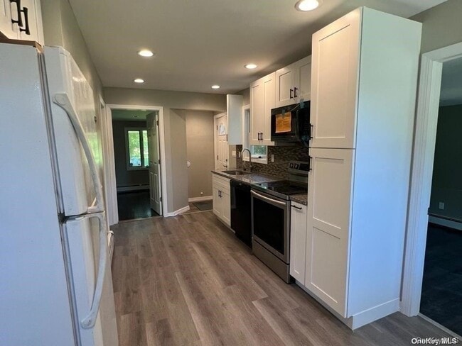 253 E 17th St in Huntington Station, NY - Building Photo - Building Photo