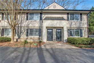 6940 Roswell Rd in Atlanta, GA - Building Photo - Building Photo