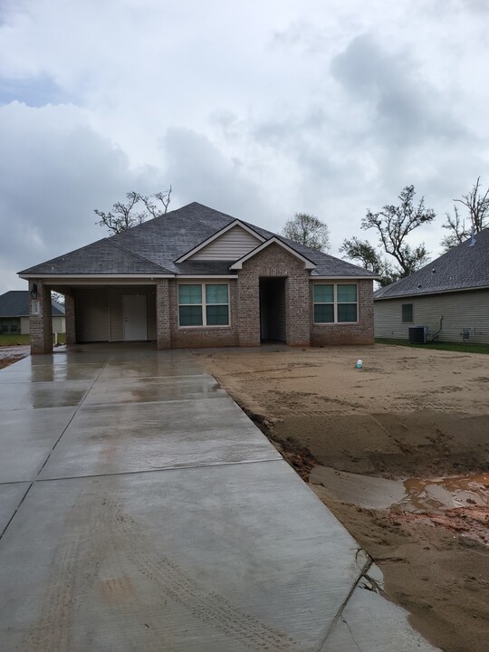 18196 Fox Hollow Loop in Hammond, LA - Building Photo