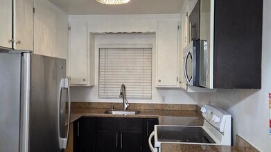 2635 38th Ave in Oakland, CA - Building Photo - Building Photo