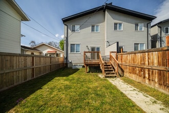 10749-10792 92 St NW in Edmonton, AB - Building Photo - Building Photo