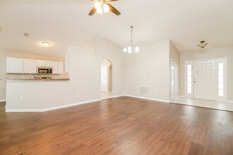 13825 Econ Woods Ln in Orlando, FL - Building Photo - Building Photo