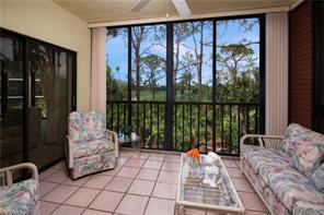 6760 Pelican Bay Blvd-Unit -325 in Naples, FL - Foto de edificio - Building Photo