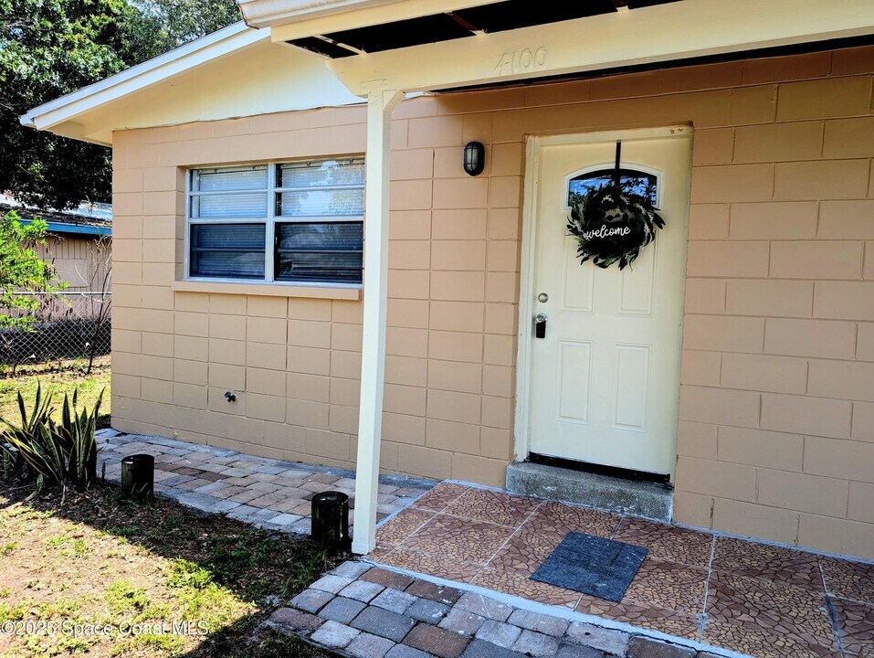 4100 Edwards St in Melbourne, FL - Building Photo