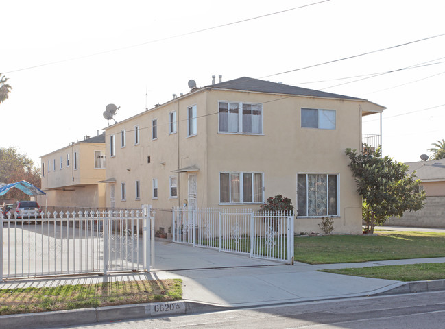 6624 Vinevale Ave in Bell, CA - Foto de edificio - Building Photo