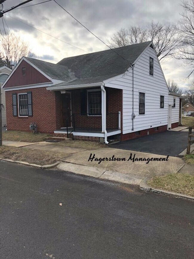 215 E Baltimore St in Funkstown, MD - Building Photo - Building Photo