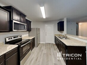 3835 Southton Vw in San Antonio, TX - Building Photo - Building Photo
