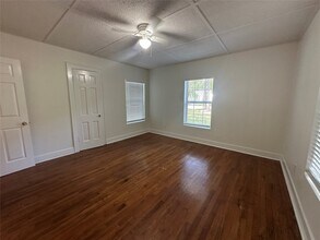 1036 Hathaway St in La Marque, TX - Building Photo - Building Photo