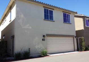 625 Montage Cir in East Palo Alto, CA - Foto de edificio - Building Photo