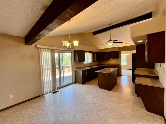 180 Dolomite Dr in Colorado Springs, CO - Building Photo - Building Photo