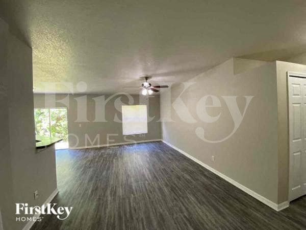 3343 Monday Terrace in North Port, FL - Foto de edificio - Building Photo