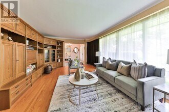 1364 Avonbridge Dr in Mississauga, ON - Building Photo - Building Photo