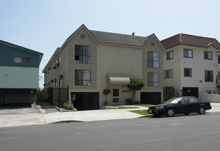 4826 Rosewood Ave in Los Angeles, CA - Building Photo - Building Photo