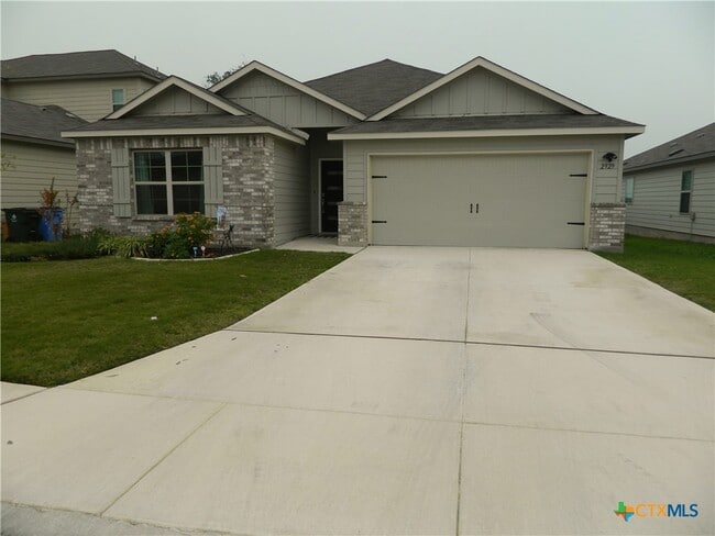 property at 2929 Greenbriar Rd