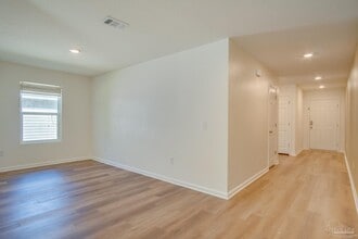 7809 Maxton Rd in Pensacola, FL - Building Photo - Building Photo