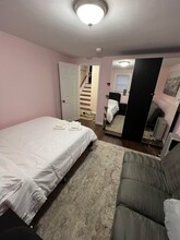 35 Glen Cir, Unit 1 in Waltham, MA - Building Photo - Building Photo