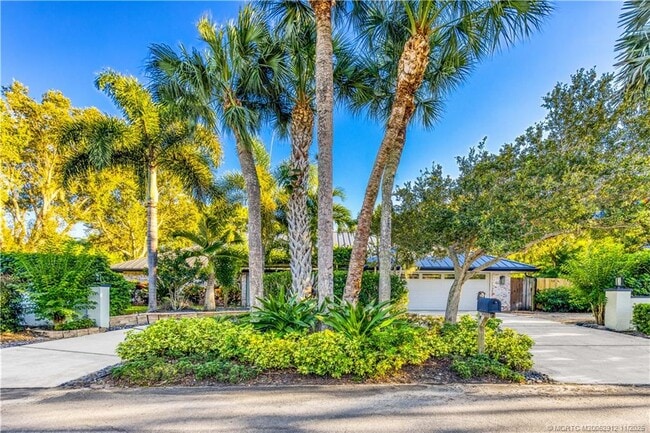 property at 7 Oakwood Dr