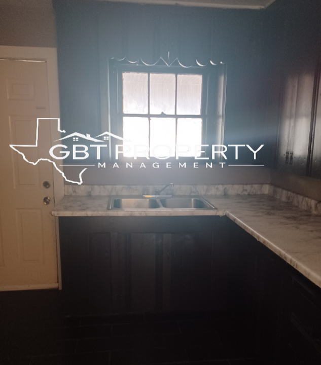 207-207 Davis St in Longview, TX - Building Photo