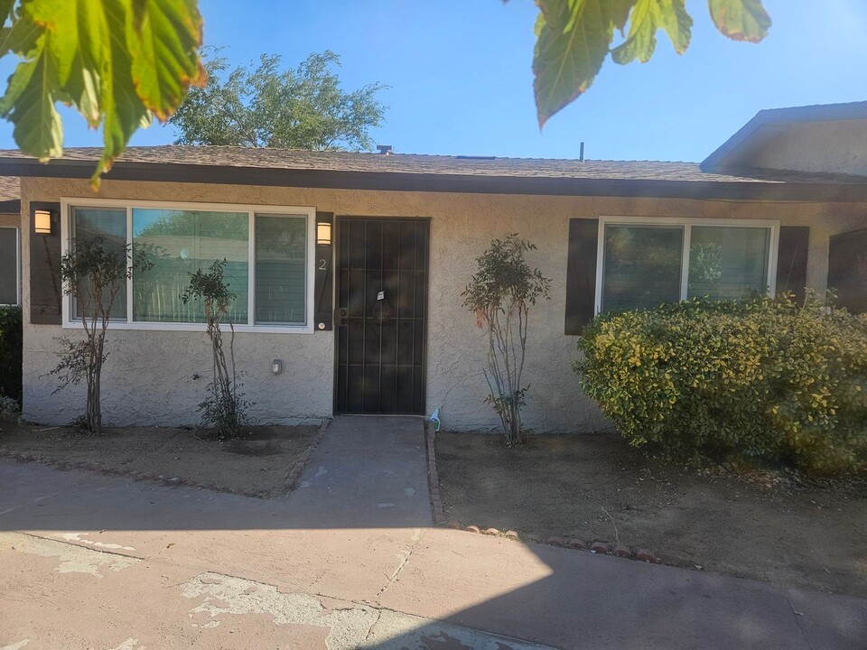 13176 Navajo Rd in Apple Valley, CA - Building Photo