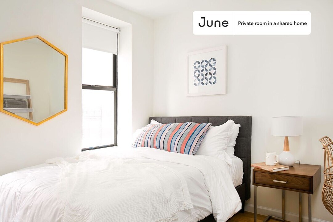 Private bedroom in 4 bed/2 bath Home in New York, NY - Building Photo