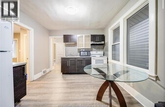 406-08 Randolph Ave in Windsor, ON - Building Photo - Building Photo