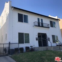 767 N Ridgewood Pl in Los Angeles, CA - Building Photo