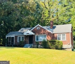 1589 Pinehurst Dr SW in Atlanta, GA - Building Photo