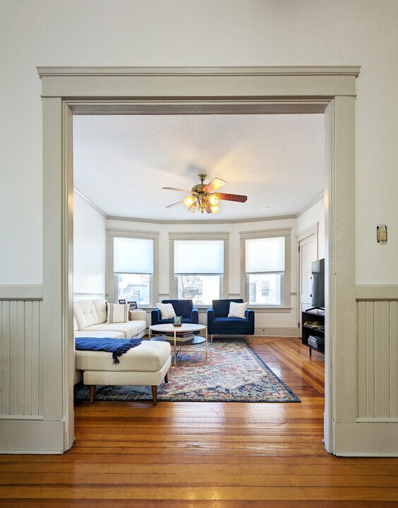 21 Phoenix St in Central Falls, RI - Building Photo