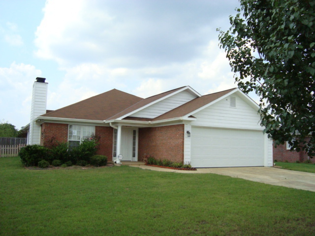 8019 Garrett Pines Dr in Columbus, GA - Building Photo