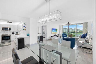 3675 N Country Club Dr, Unit 1006 in Aventura, FL - Building Photo - Building Photo