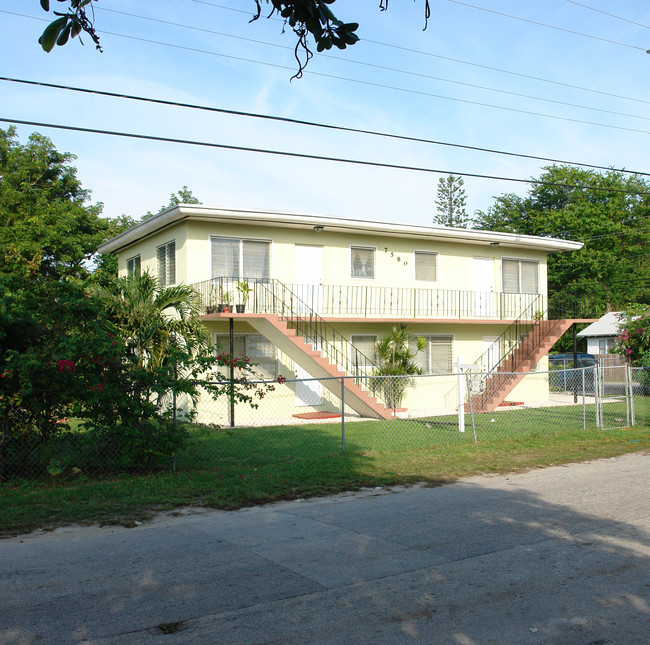 7580 NE 1st Ave in Miami, FL - Building Photo - Building Photo