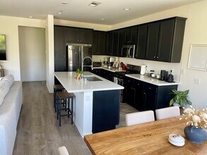 1601 Santa Carolina in San Diego, CA - Building Photo - Building Photo