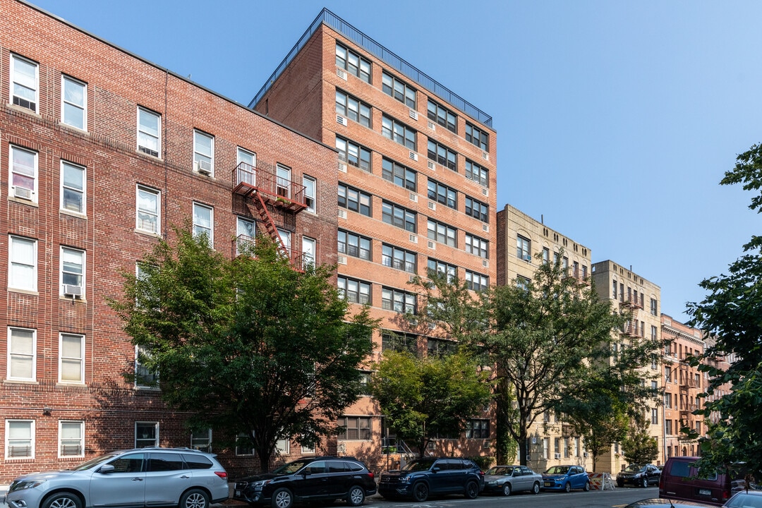 Indian Park Towers in New York, NY - Building Photo