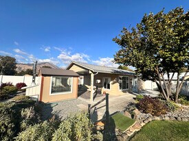 5634 Locust Ln in Cashmere, WA - Building Photo