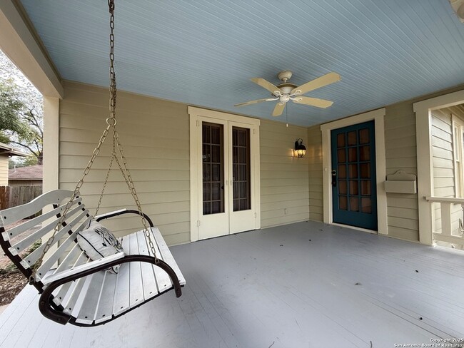 334 W Gramercy Pl in San Antonio, TX - Building Photo - Building Photo