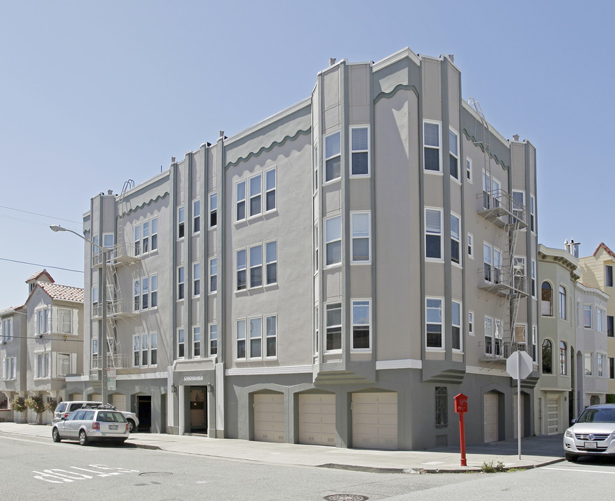 100 Capra Way in San Francisco, CA - Building Photo