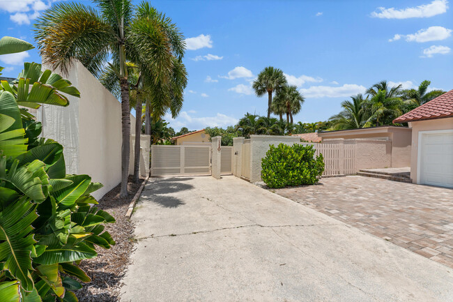 110 E Spearfish Ln in Jupiter, FL - Building Photo - Building Photo