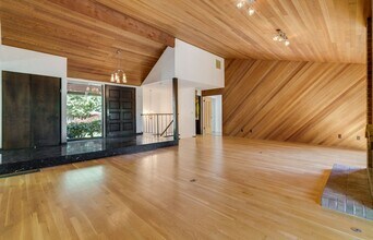 6790 SW Raleighview Ct in Portland, OR - Building Photo - Building Photo