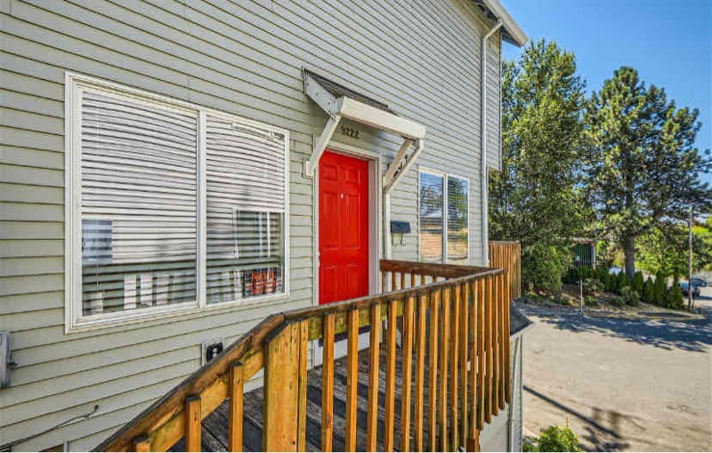 9222 NE Hassalo St in Portland, OR - Building Photo