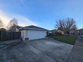 1710 Justice Ct in Fortuna, CA - Building Photo - Building Photo