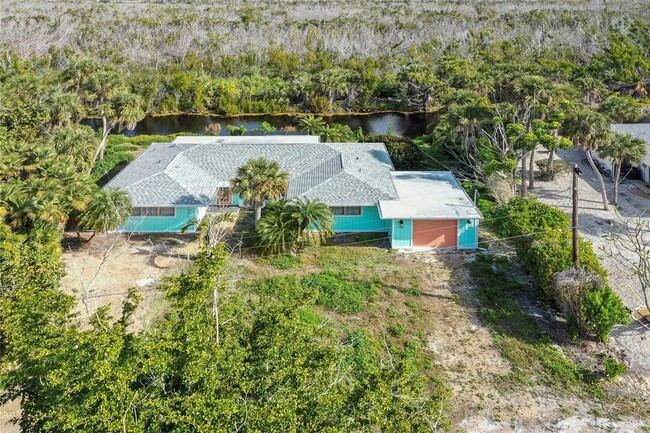 1057 Blue Heron Dr in Sanibel, FL - Building Photo - Building Photo