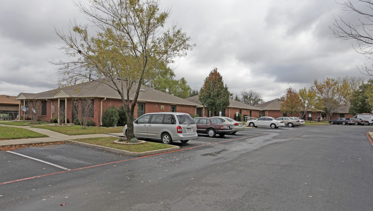 Thomas Square Apartments in Burleson, TX - Building Photo