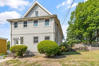 13 Oak St in Winchester, MA - Building Photo - Building Photo